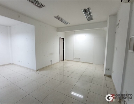 Loja de 58m² na Av. Fernando Ferrari